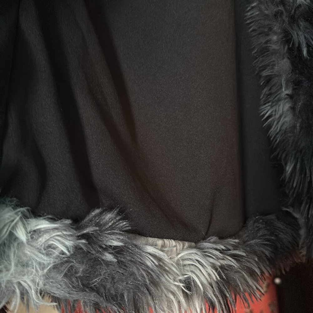 Fuzzy jacket 🖤🤍 - Picture 5 of 8